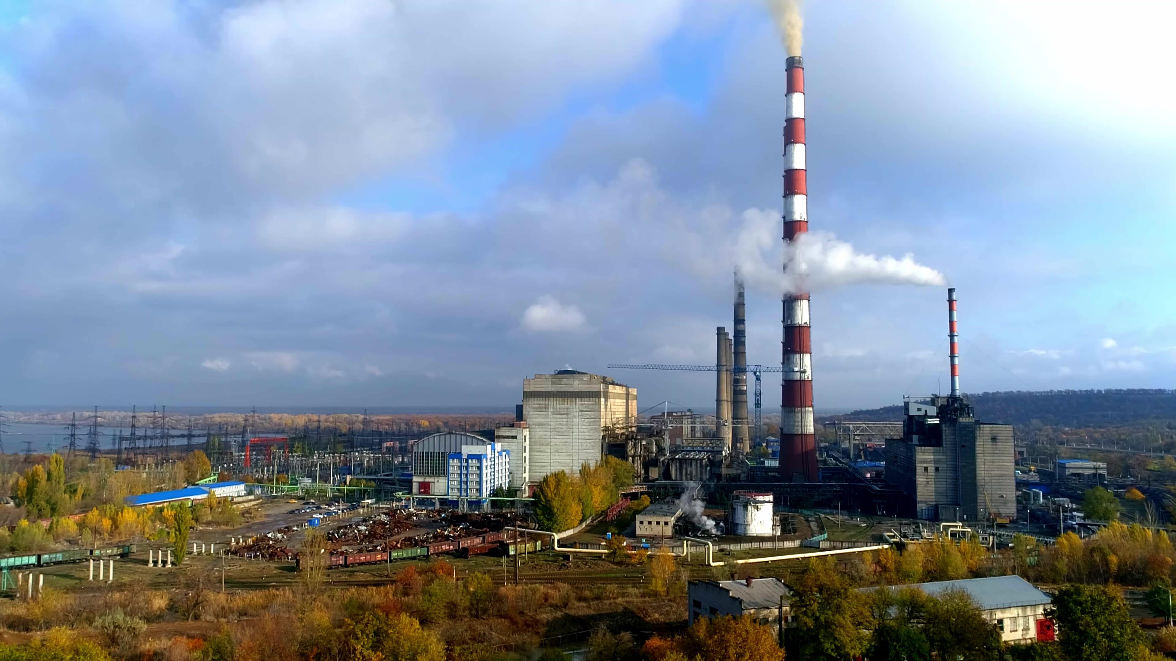 Industrial manufacturing facility and modern data center infrastructure illustrating energy reliability and operational resilience planning.