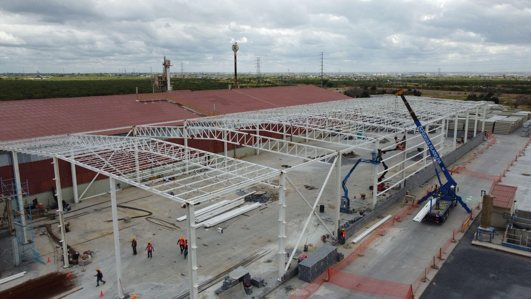 Montaje de estructura metálica Allure, Laredo