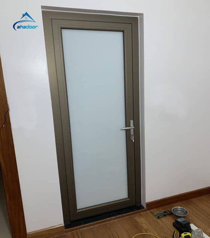 Cửa nhôm xingfa kính mờ nhà vệ sinh