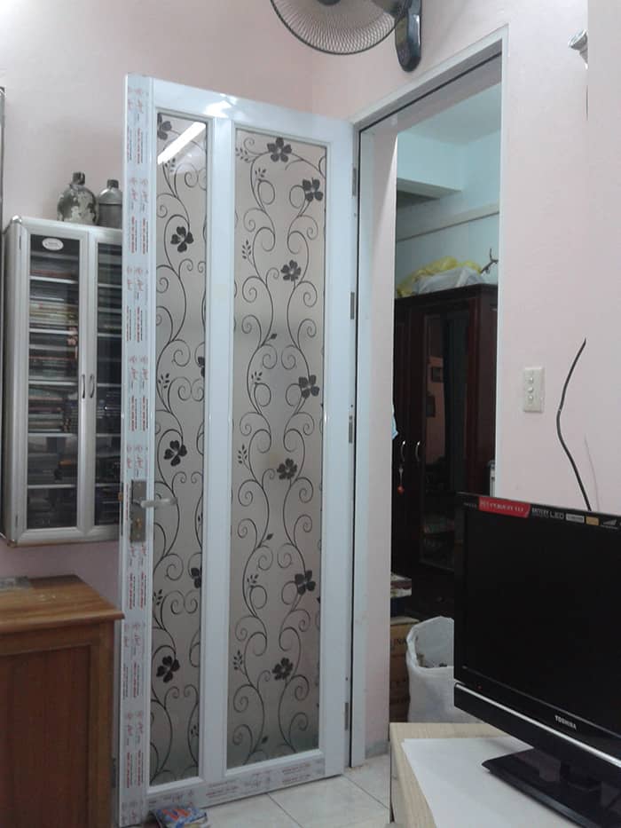 Khách hàng lựa chọn cửa nhôm kính hoa văn cho phòng ngủ