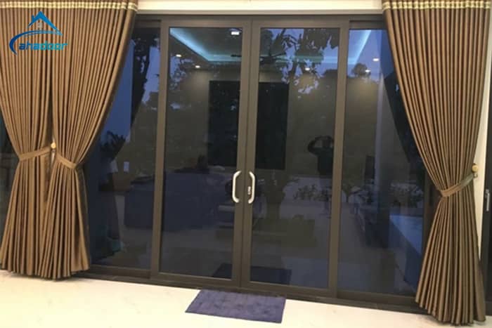 Mẫu cửa nhôm xingfa trượt lùa cho phòng ngủ lớn