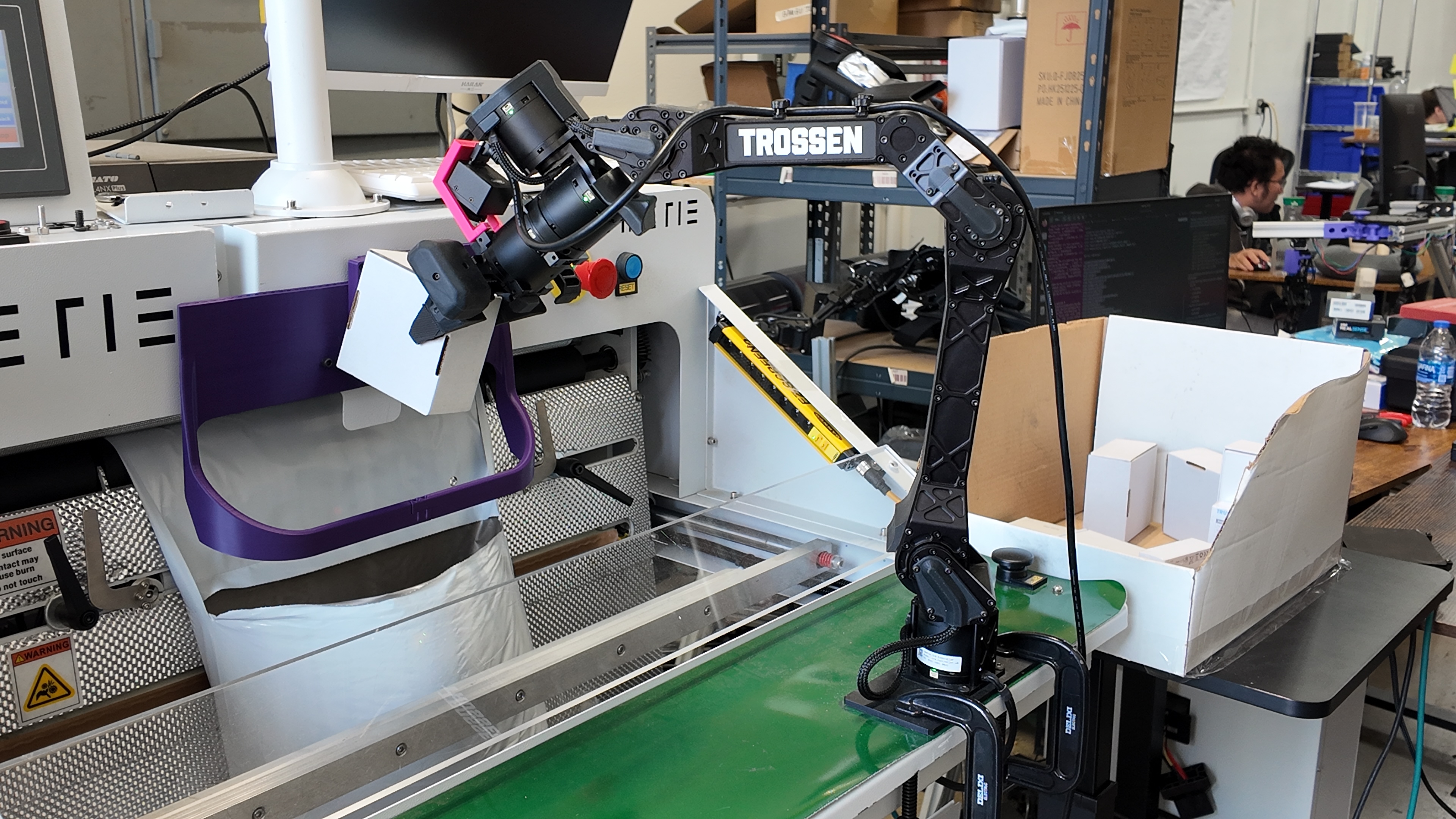 Yondu stationary arm packaging demo with METIS autobagger