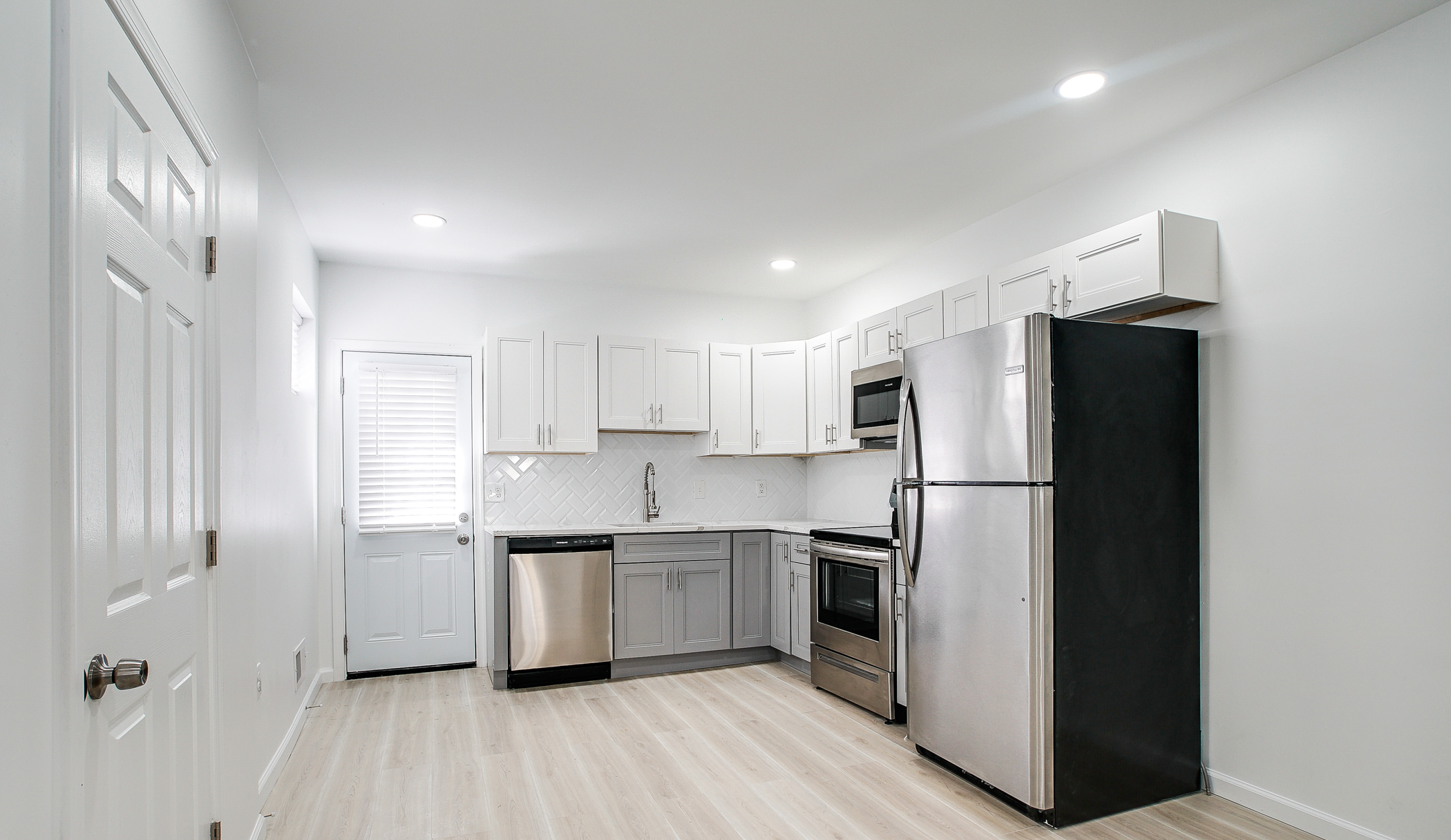 [background image] image of elegant retail setting (for a jewelry store)