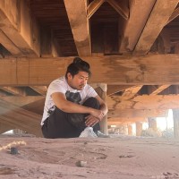 <subject>[headshot] image of customer (for a productivity tools business)</subject>