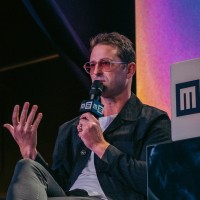 <subject>[headshot] image of customer (for a productivity tools business)</subject>