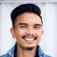 <subject>[headshot] image of customer (for a productivity tools business)</subject>