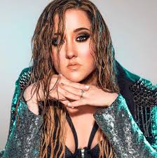 <subject>[headshot] image of customer (for a productivity tools business)</subject>