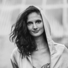 <subject>[headshot] image of customer (for a productivity tools business)</subject>