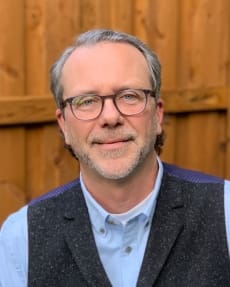 <subject>[headshot] image of customer (for a productivity tools business)</subject>