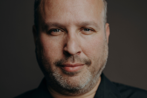 <subject>[headshot] image of customer (for a productivity tools business)</subject>
