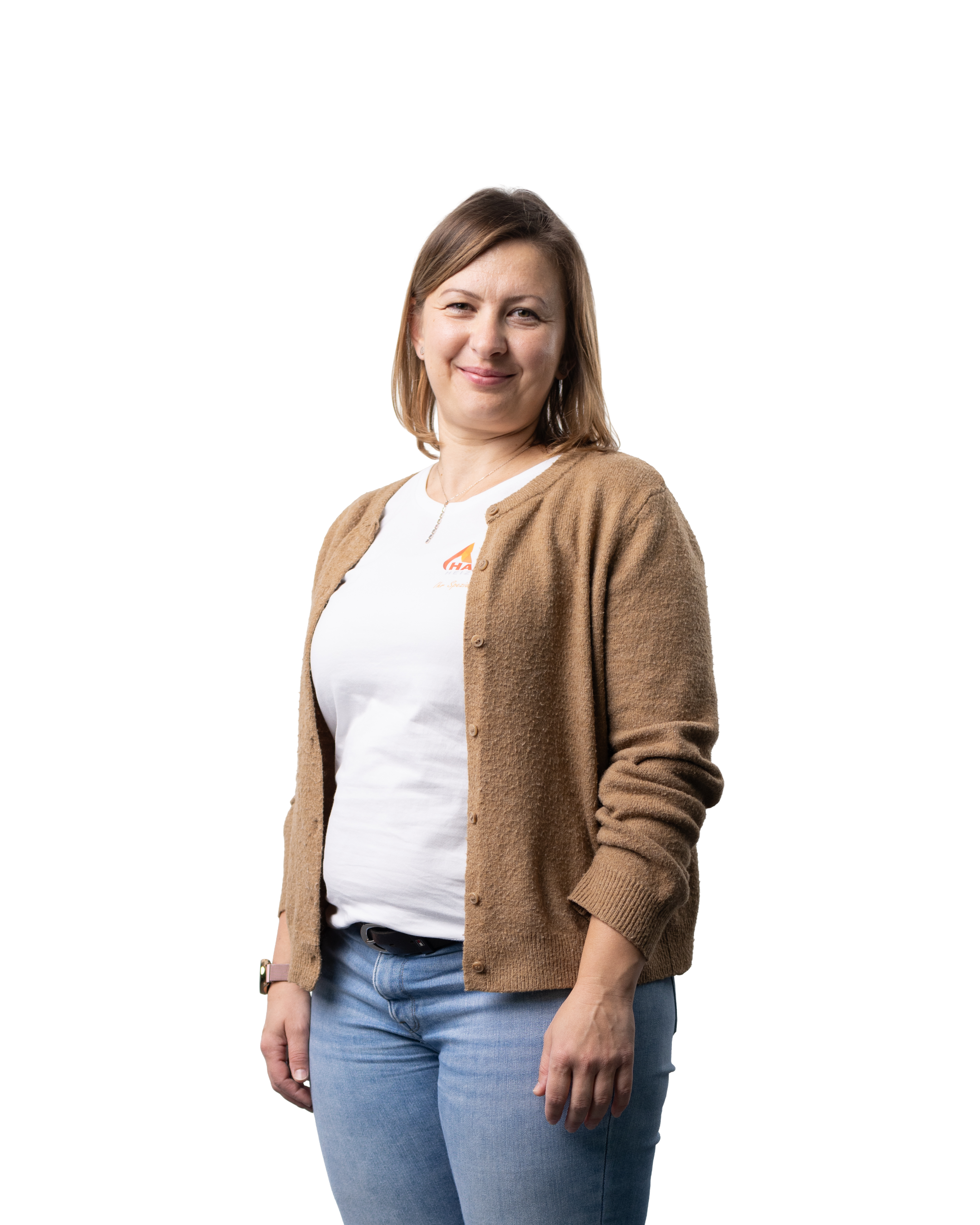 Mehrere Mitarbeitende bei der Zusammenarbeit im Büro, am Servicefahrzeug und auf Arbeitseinsätzen mit persönlichen Zitaten.