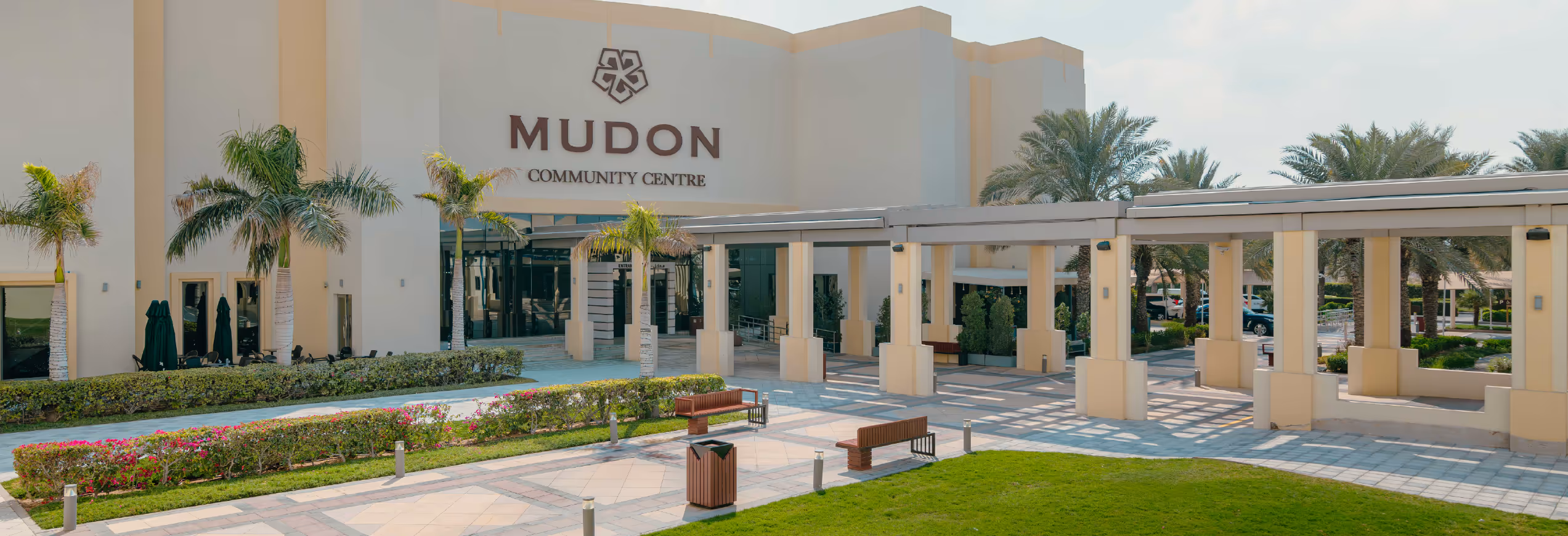 mudon center front porch