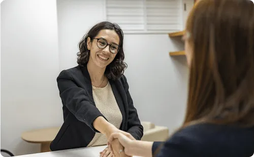 2 women shaking hands