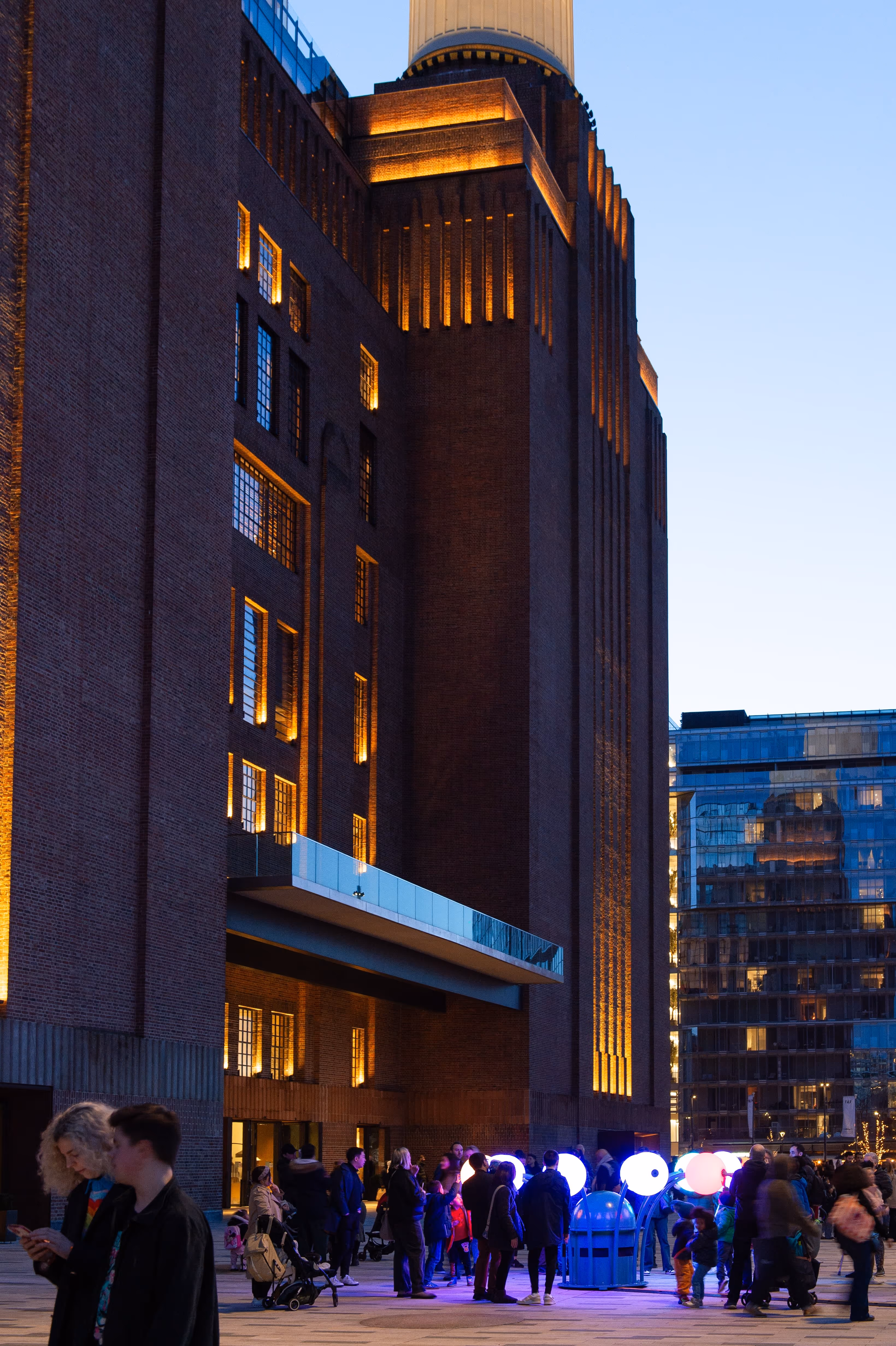 Interactive light sculpture 'In Bloom' by Kumquat Lab at Battersea Power Station Festival.