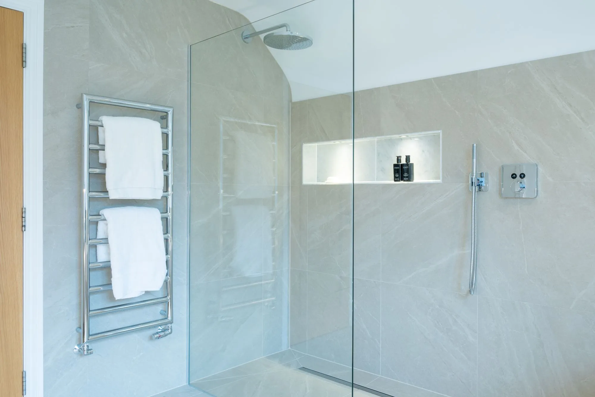 https://cdn.prod.website-files.com/68b836573a7463eca0f2a529/68b836573a7463eca0f2a930_bathroom_88_3.webp showing a completed bathroom