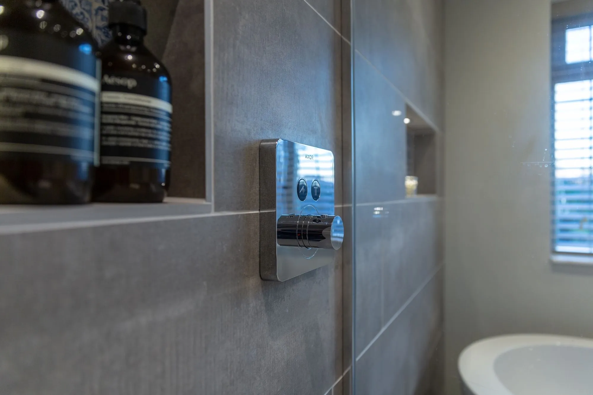 https://cdn.prod.website-files.com/68b836573a7463eca0f2a529/68b836573a7463eca0f2aa2f_bathroom_57_8-55d1047d.webp showing a completed bathroom