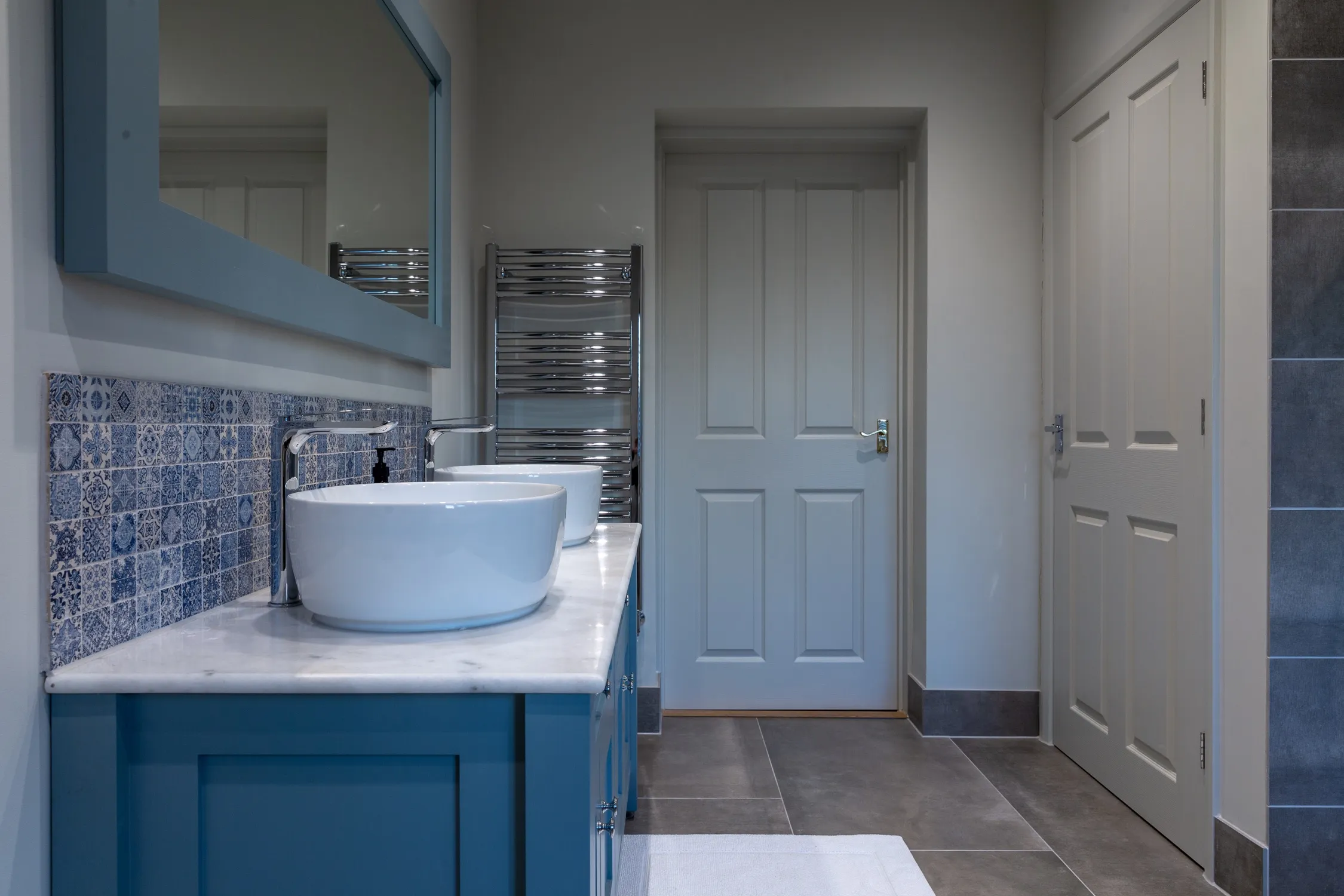 https://cdn.prod.website-files.com/68b836573a7463eca0f2a529/68b836573a7463eca0f2aa31_bathroom_57_2-0636325c.webp showing a completed bathroom