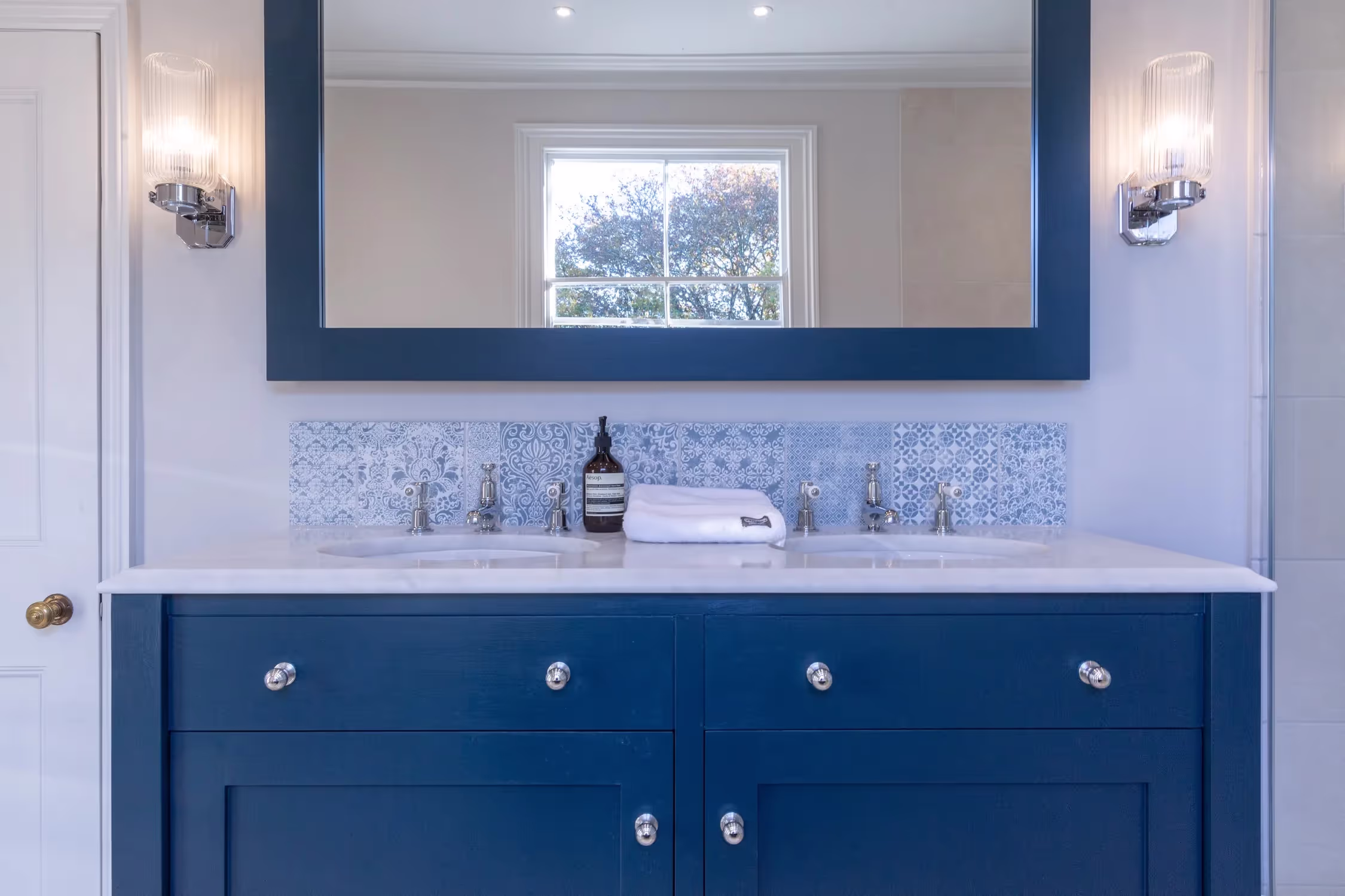 https://cdn.prod.website-files.com/68b836573a7463eca0f2a529/68b836573a7463eca0f2aa3e_bathroom_55_8-99578f0e.avif showing a completed bathroom