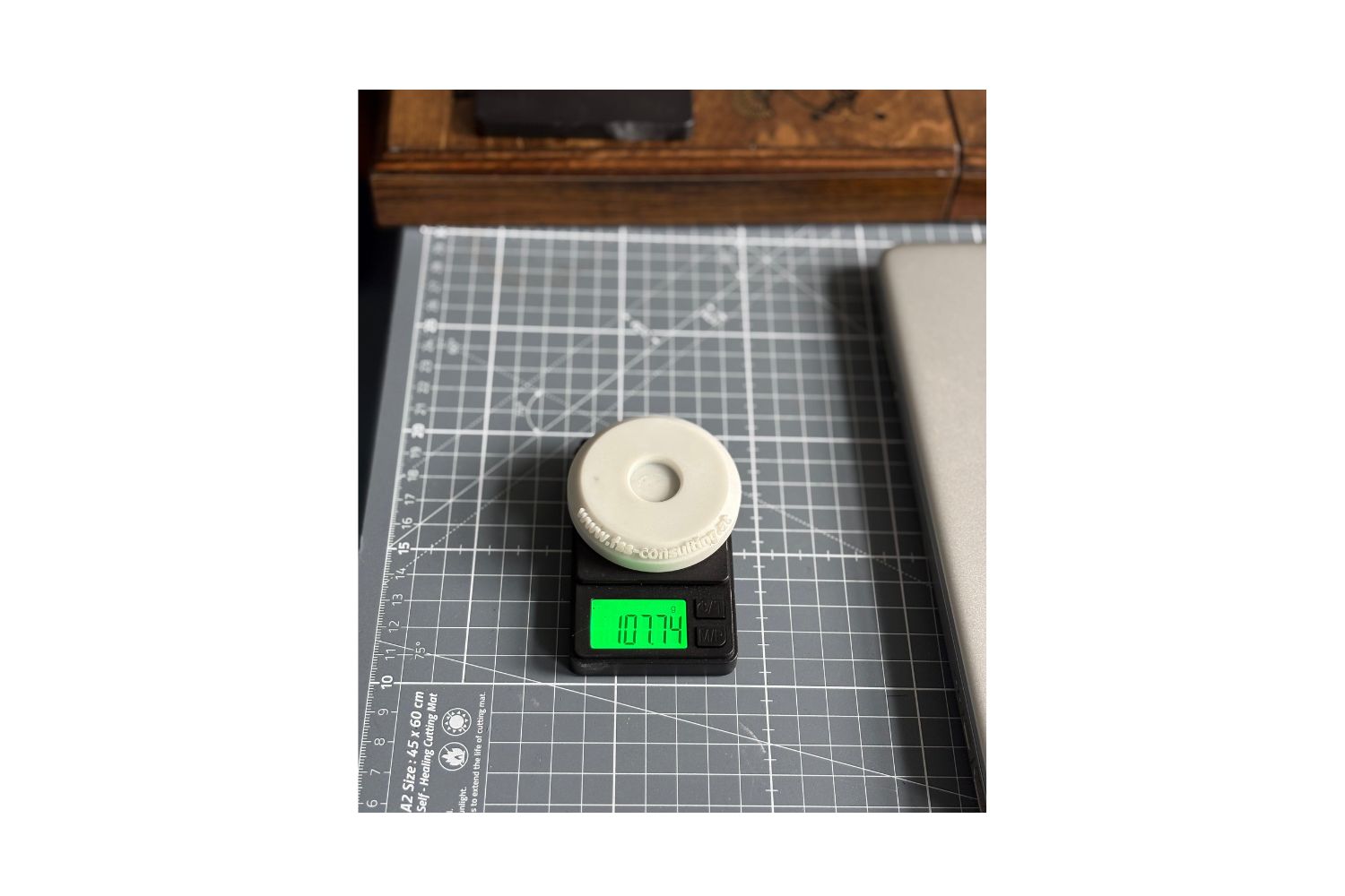 Podest mit Eisenpulver beschwert