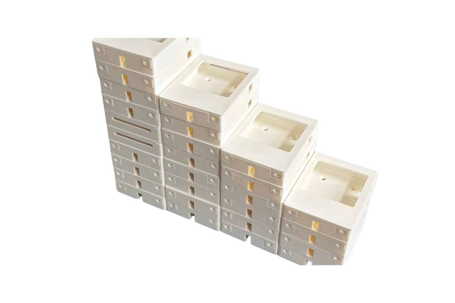 Mehrere Elektronikgehäuse im 3D-Druck gefertigt