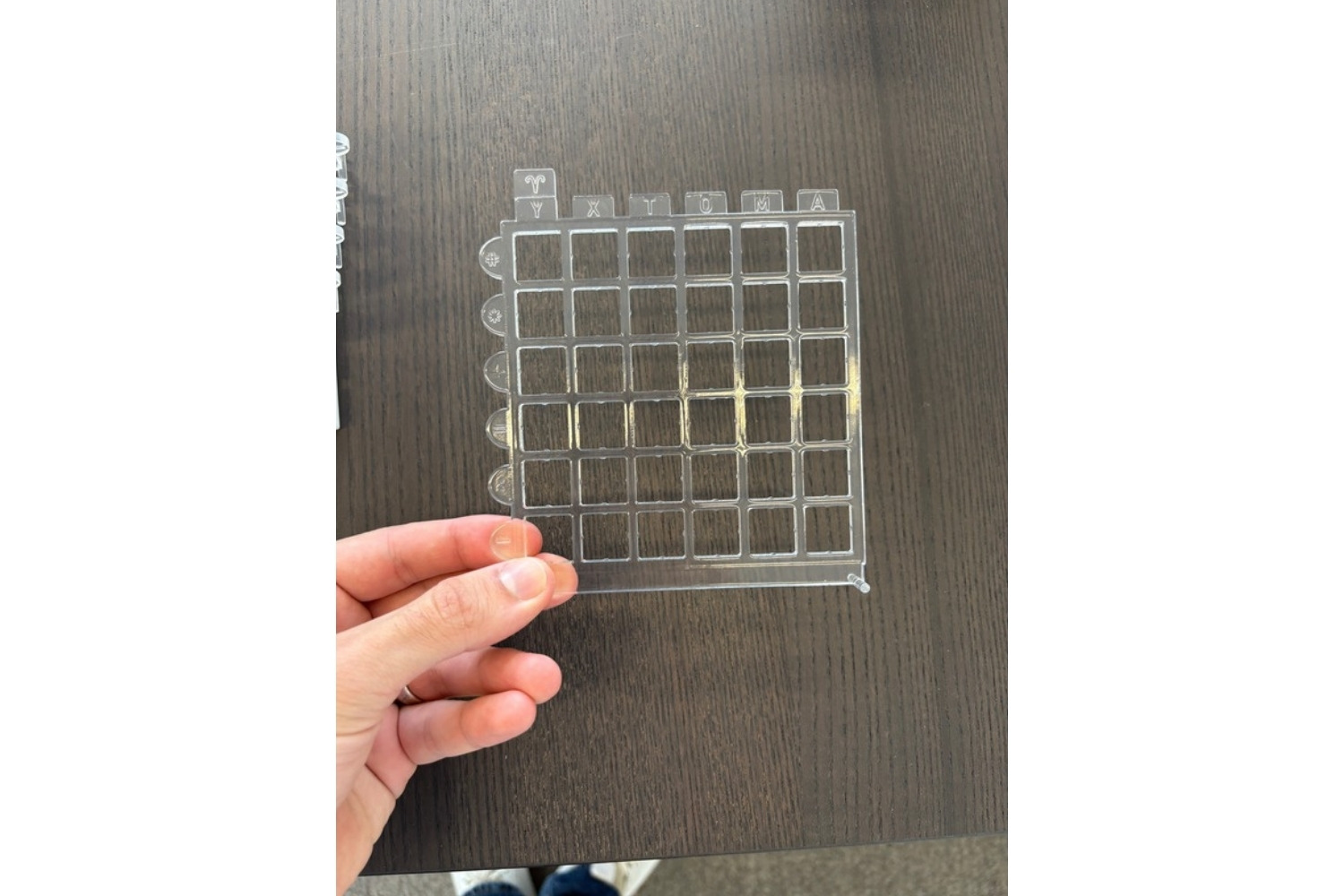 3D Schiffe versenken, transparentes Spielfeld mit Podest