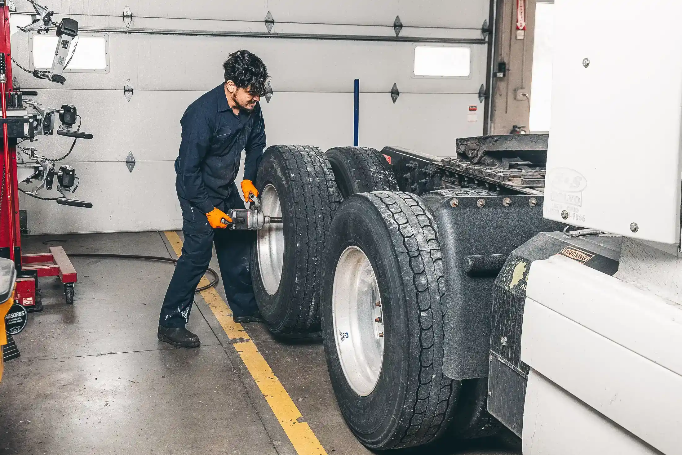 Mechanic providing truck repair in Beaufort, SC