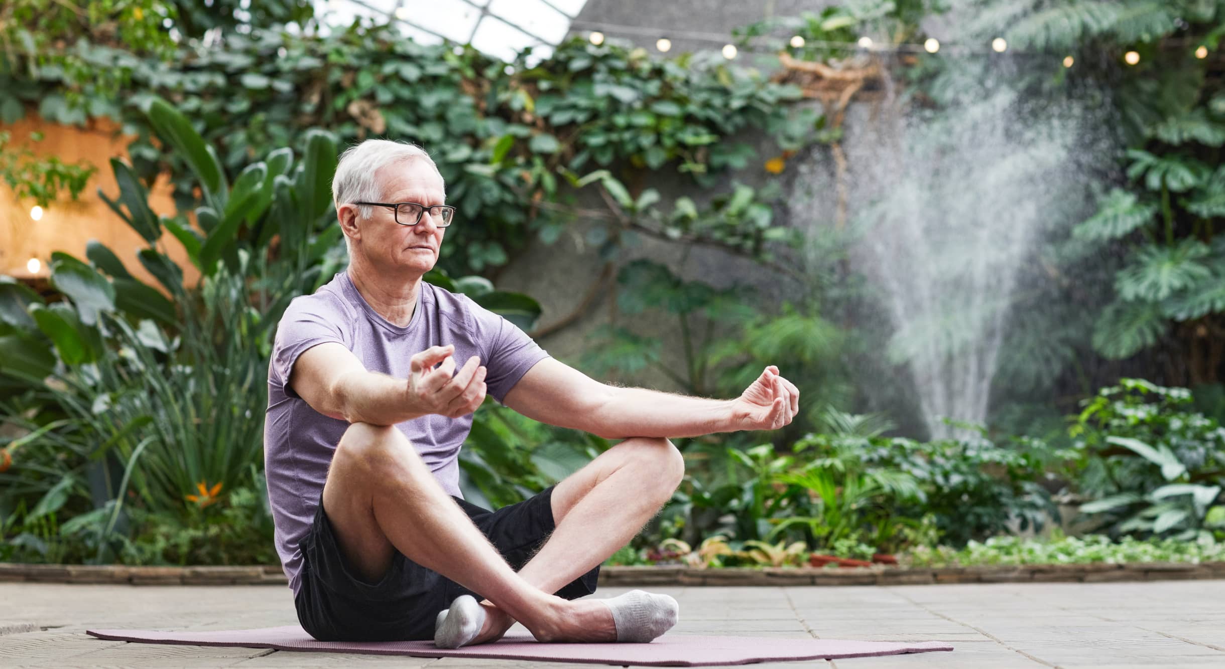 12 Beginner exercises for seniors starting in yoga 