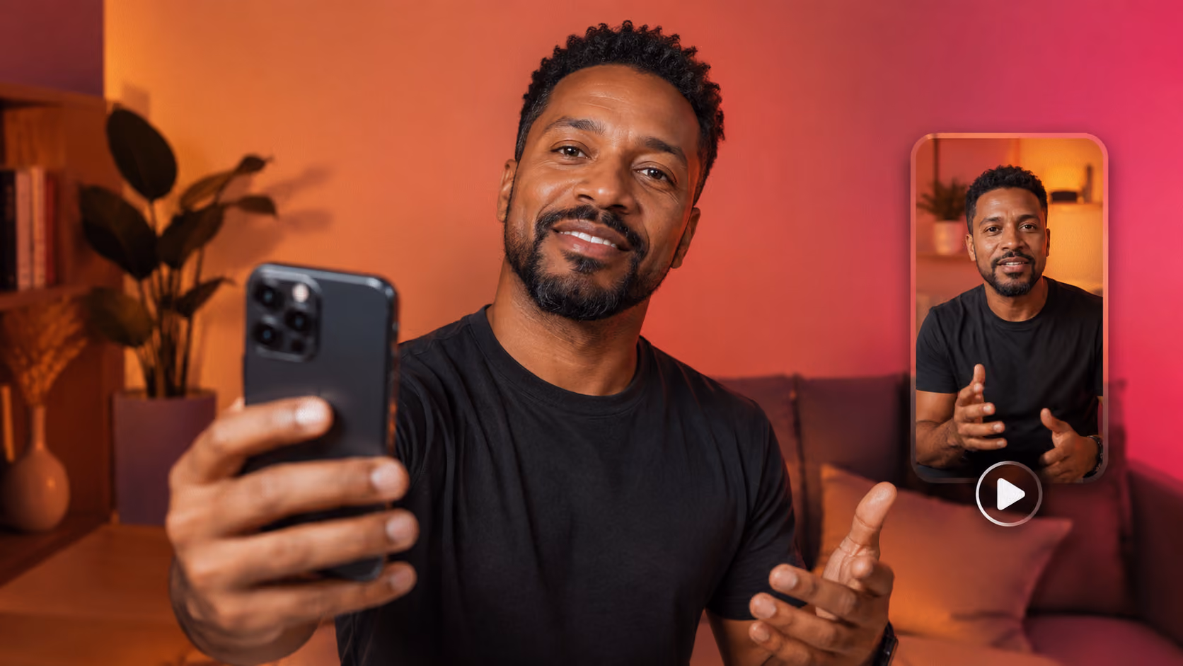Infoprodutor gravando uma aula em vídeo com o celular
