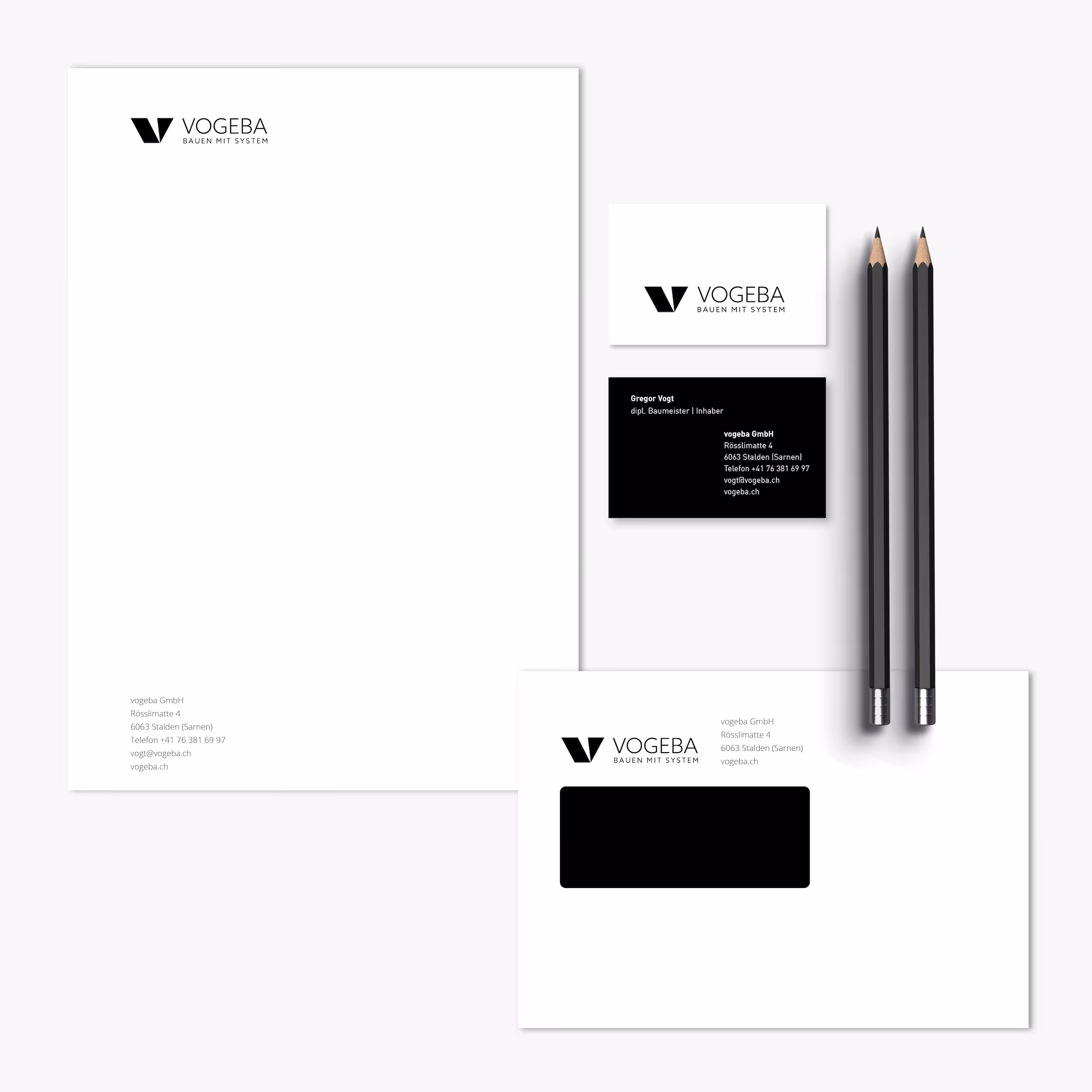 Katja Saenze Grafik-Art: VOGEBA Branding-Design mit Visitenkarten und Bleistiften