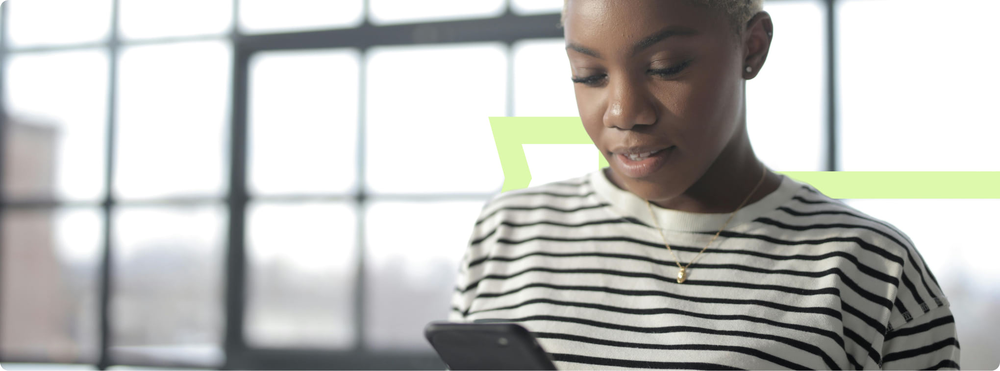 femme noire telephone