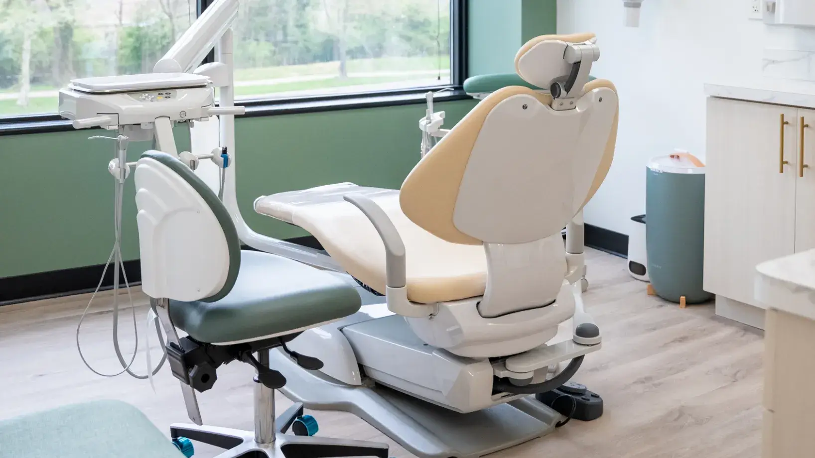 Dental chair and equipment in a bright, modern dentist's office.