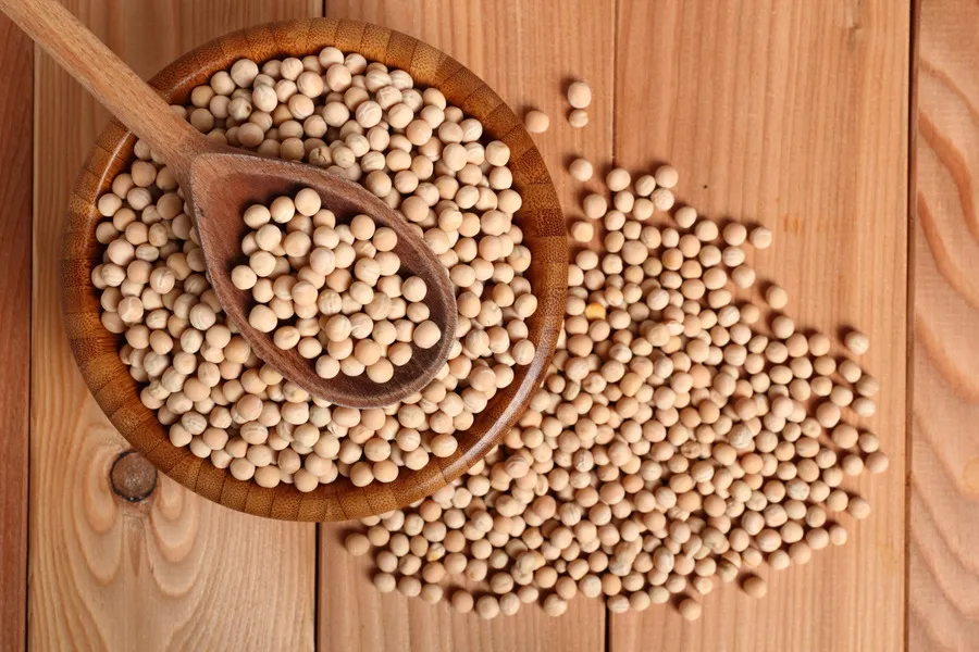 White Peas in wooden bowl with wooden scoop