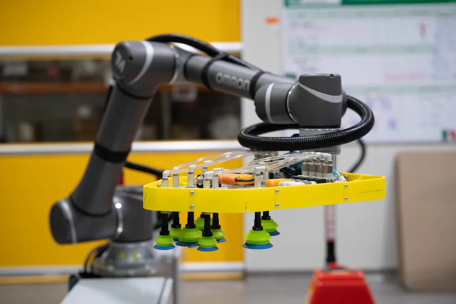 Robot arm to palletalize cartons of honey