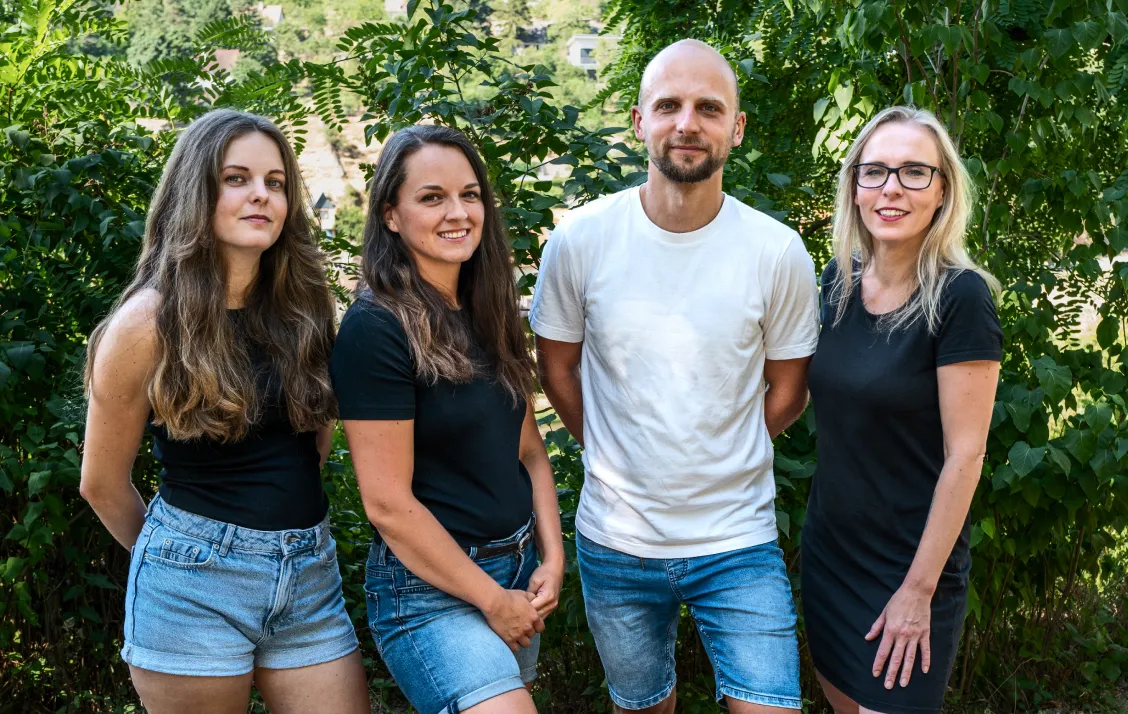 Tým ROOT Solution během focení v přírodě