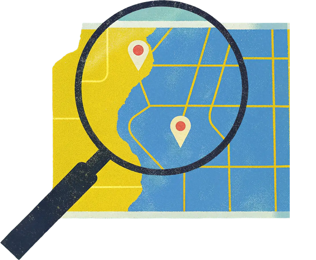 Eine Lupe zeigt zwei Standortmarkierungen auf einer farbigen Landkarte mit Straßen und Küstenlinie.