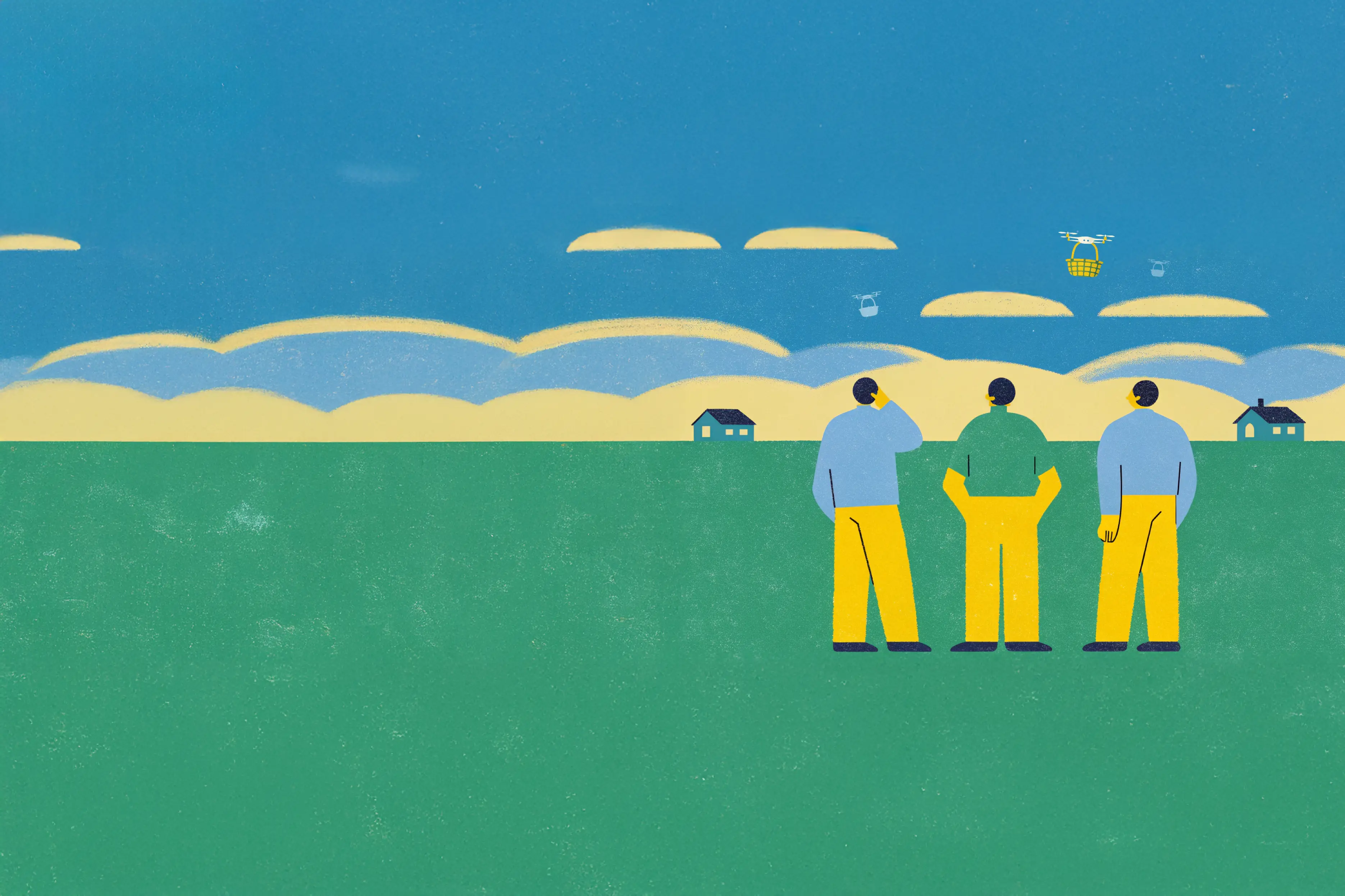 Drei Personen stehen auf einem grünen Feld und beobachten, wie eine Marktschwalbe-Drohne mit einem Korb über dem Himmel fliegt, mit zwei kleinen Häusern im Hintergrund.