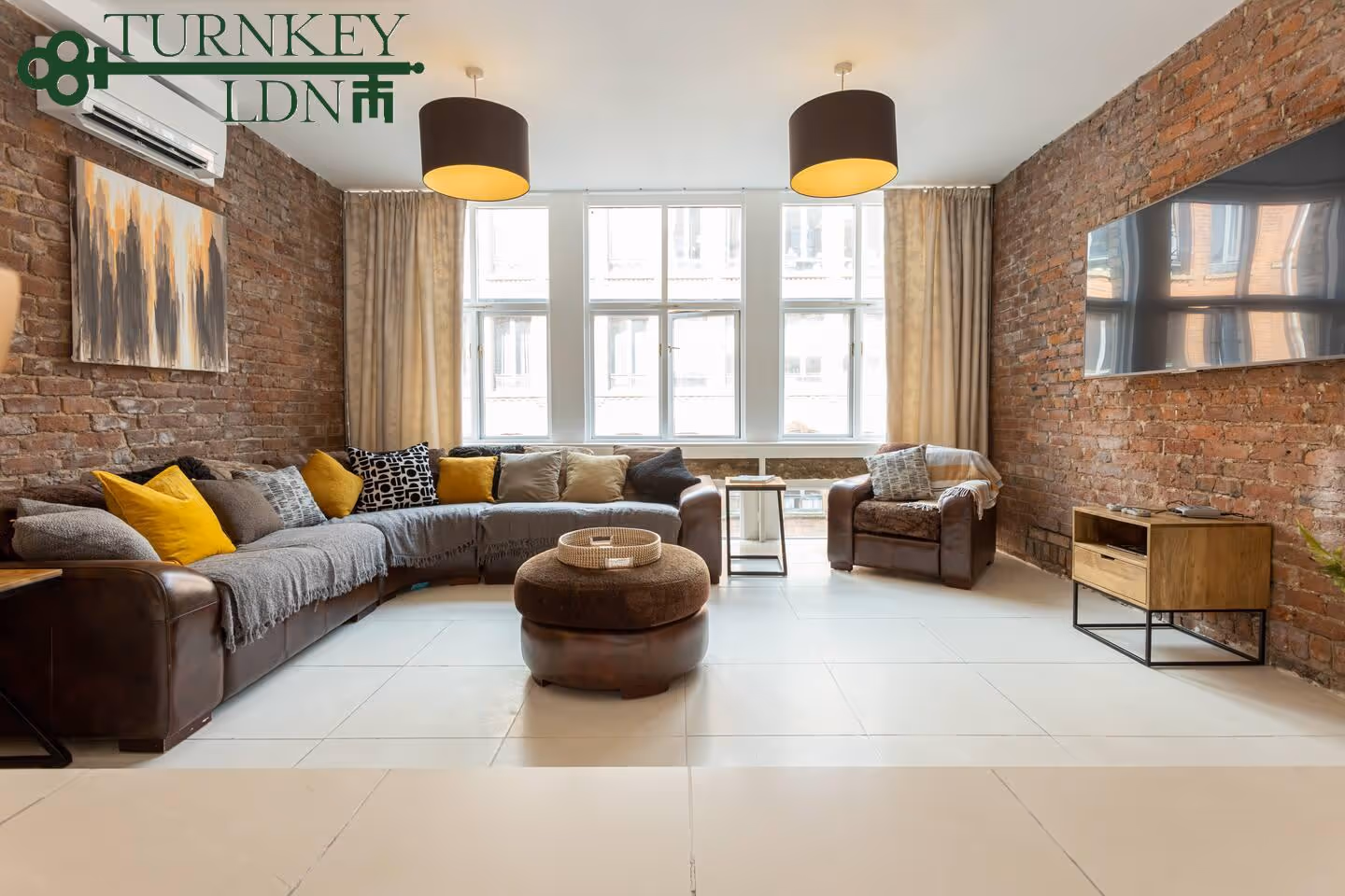 modern sitting room with sofa and tv 