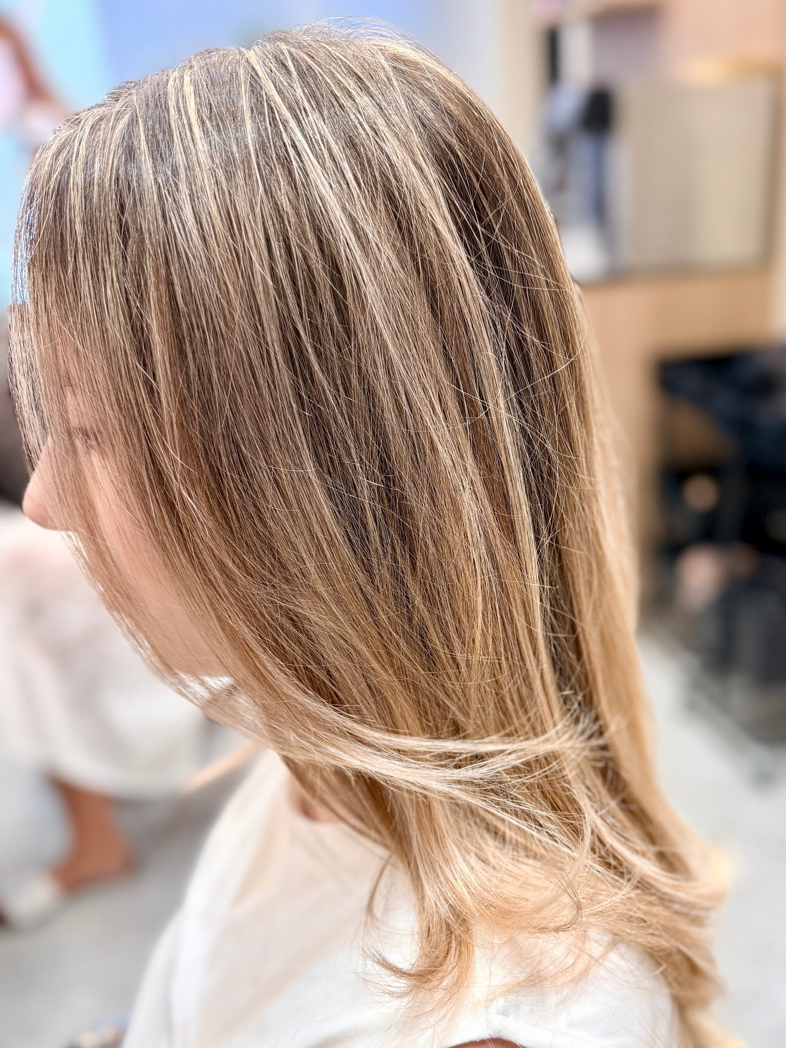 beige blonde balayage Red Salon Wijnegem
