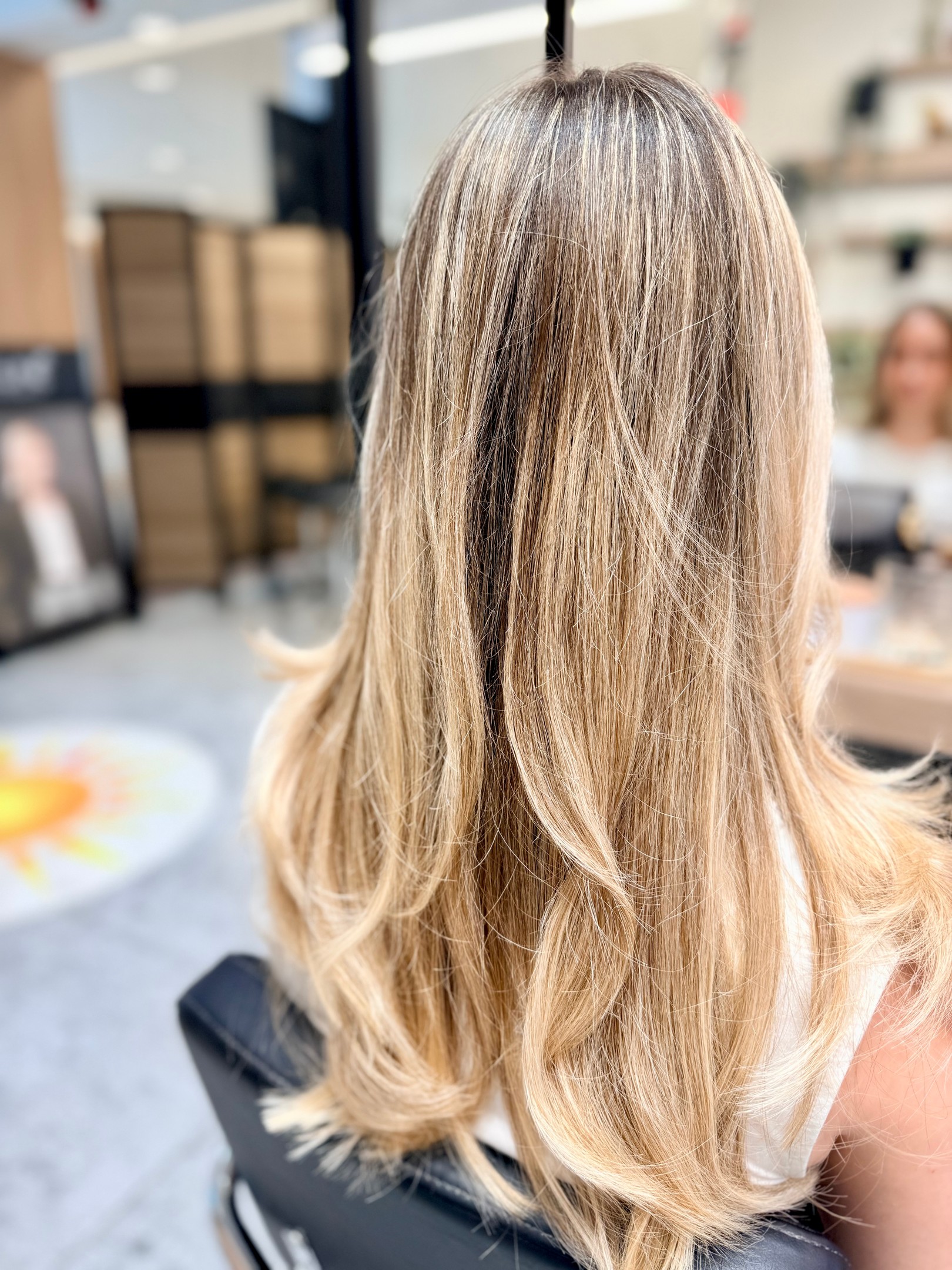 Lived in blonde balayage Red Salon Wijnegem
