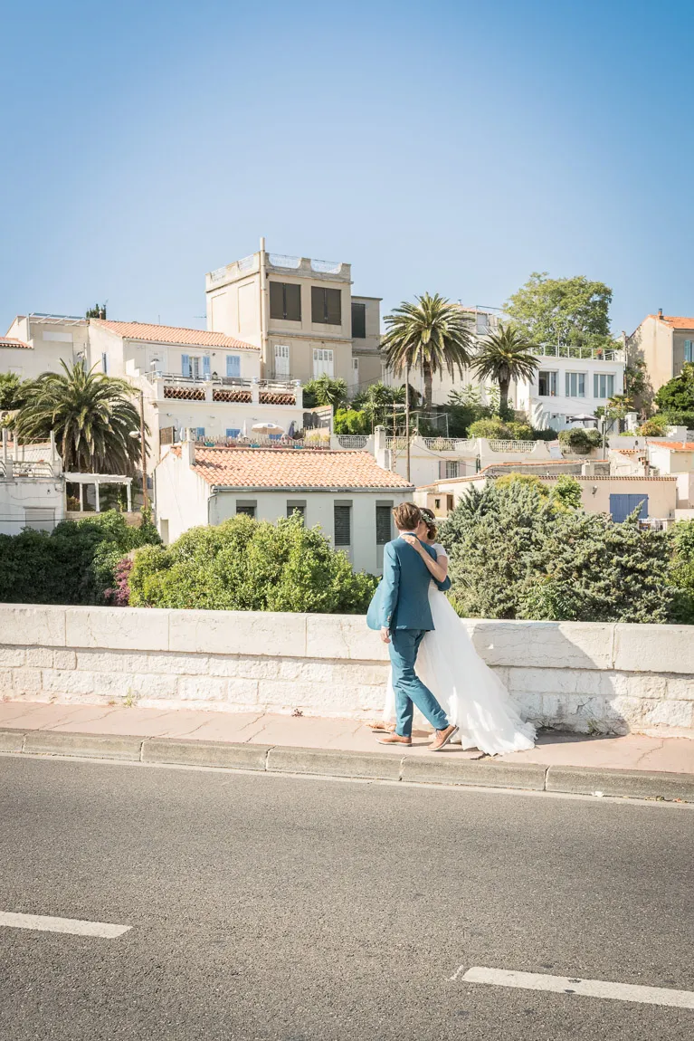 Photographe mariage Marseille — reportage élégant en Drôme provençale