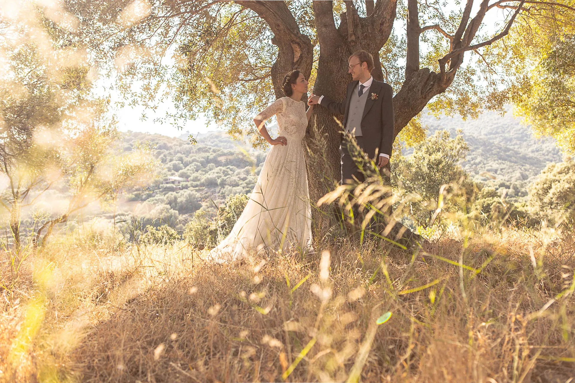 Photographe mariage haut de gamme à Arles — lumière camarguaise