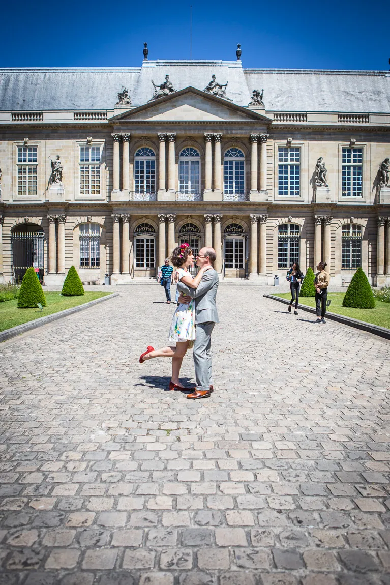 Mariage insolite à Paris — En couleur et aux Arts Forains
