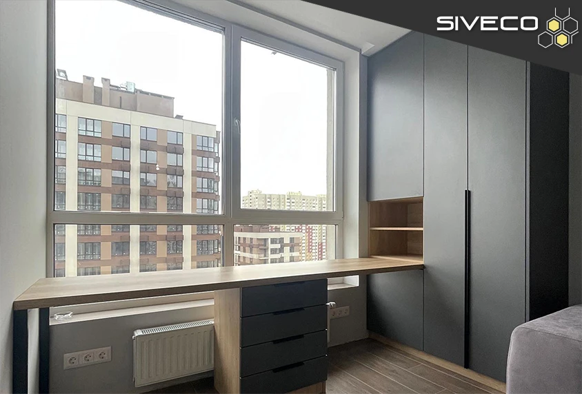 Робоча зона біля вікна разом з шафою для зберігання документів