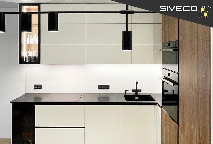 Ергономічна кухня в стилі софт-мінімалізм з чорною стільницею