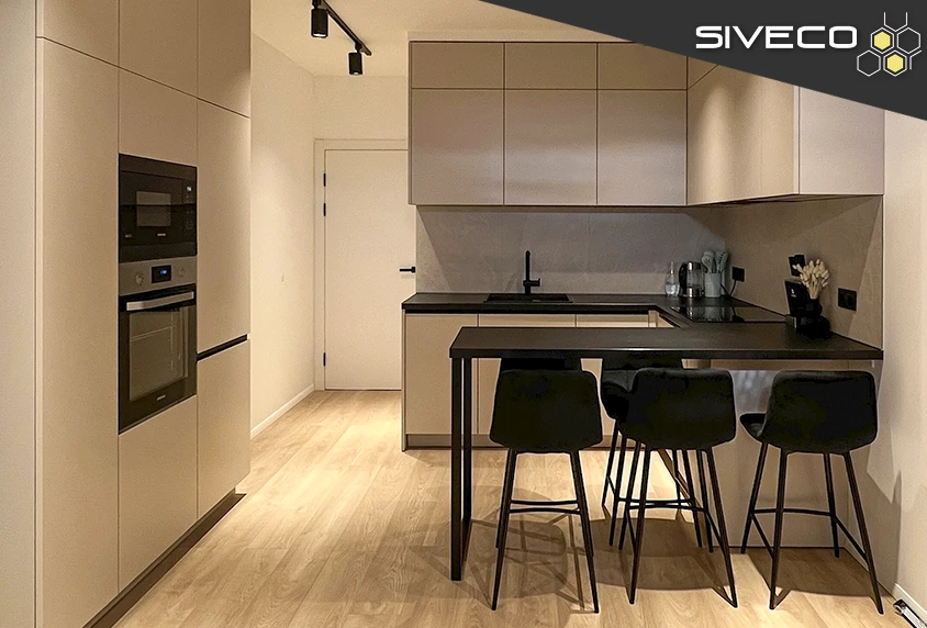 Кухня в стилі Soft-minimal: матові фасади кольору капучино та дерево