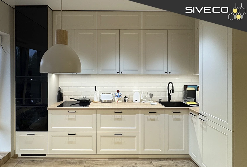 Неокласика в теплих тонах: баланс традиційних форм та сучасного комфорту