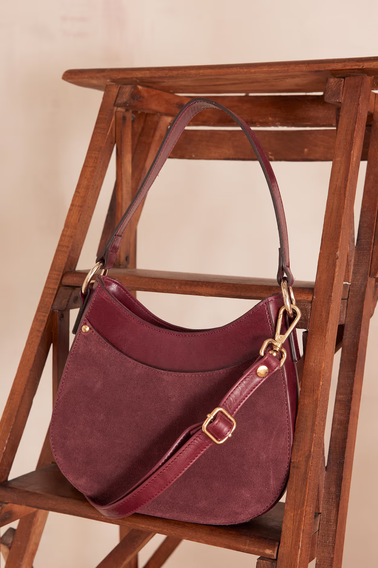 Sac en daim bordeaux tendance automne-hiver