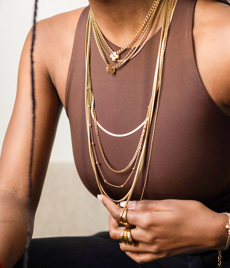 sautoir doré tendance hiver 2026