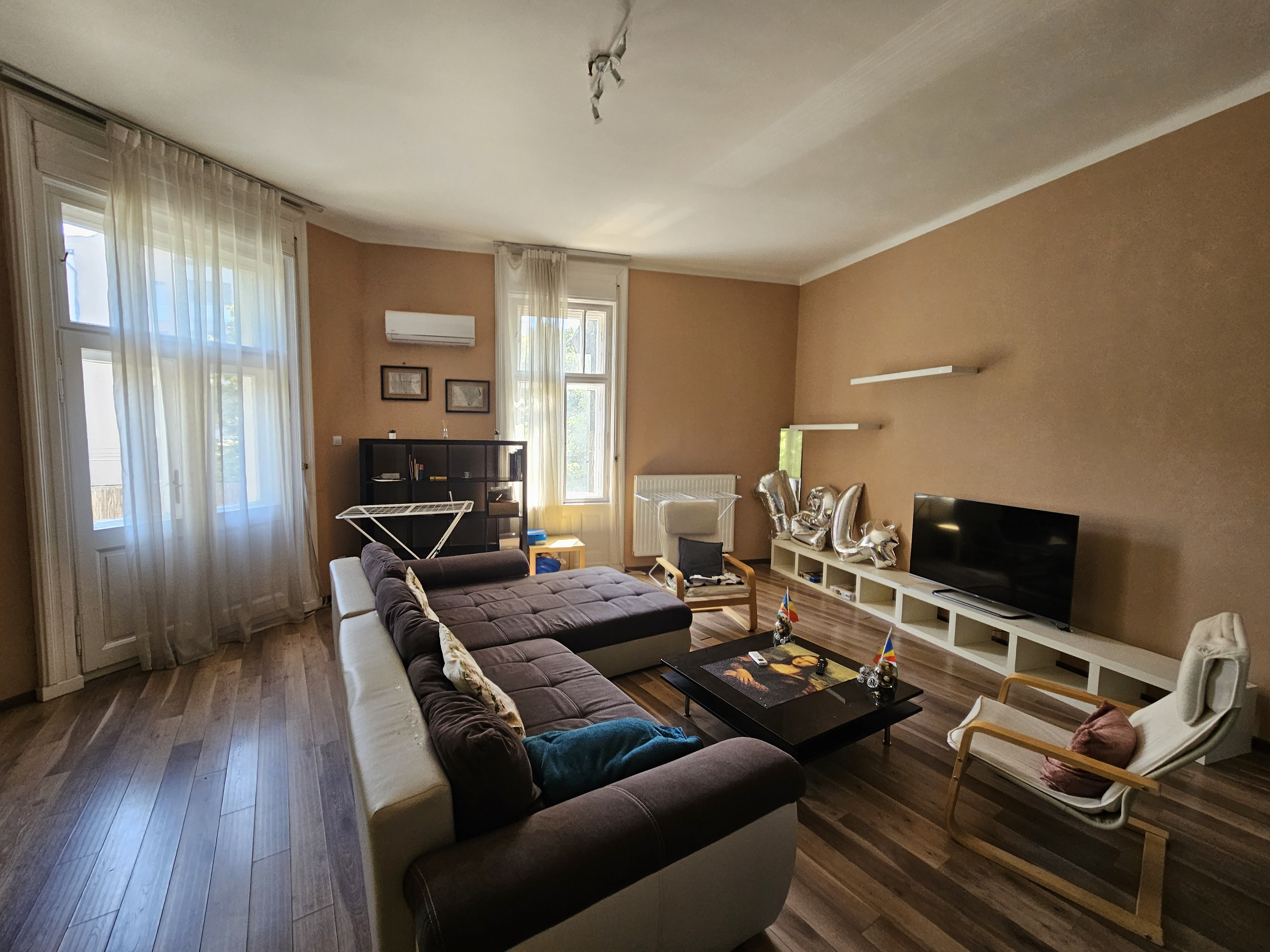 101-sqm-renovated-apartment-next-to-the-university-library