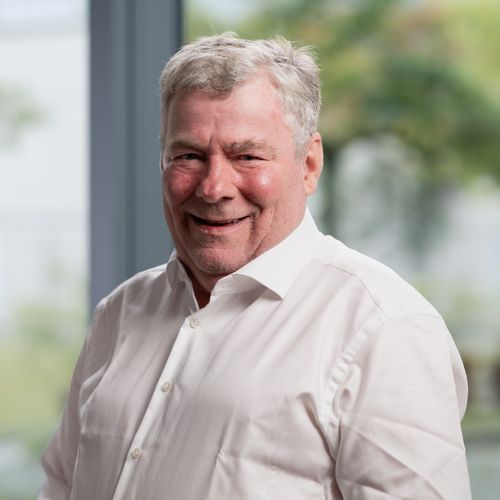 Dr. Eberhard Theobald